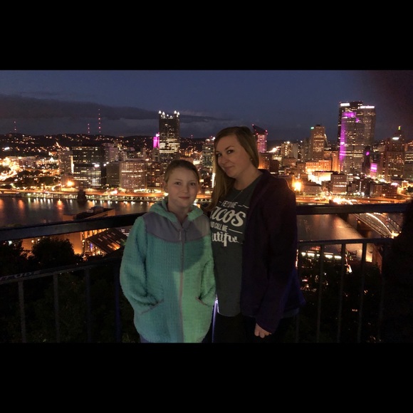 Meet your Posher, Amanda - Picture 4 of 7